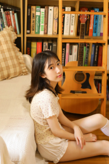 年轻漂亮善良的秘书2